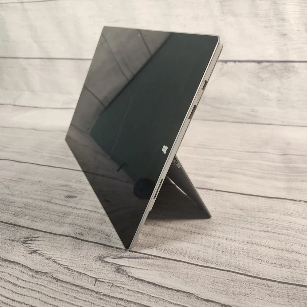 Microsoft Surface Pro 3 1631 i5-4300U 1.9GHz 8GB RAM 256GB SSD Windows 10 Pro